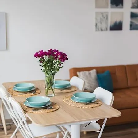 Panoramic View Close To Hockey Stadium Апартаменты