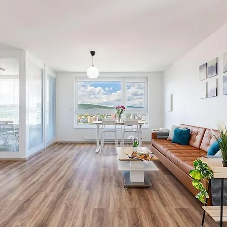 Panoramic View Close To Hockey Stadium Apartman