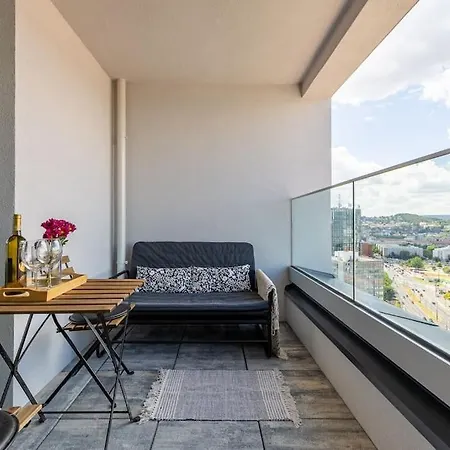 Panoramic View Close To Hockey Stadium Апартаменты *