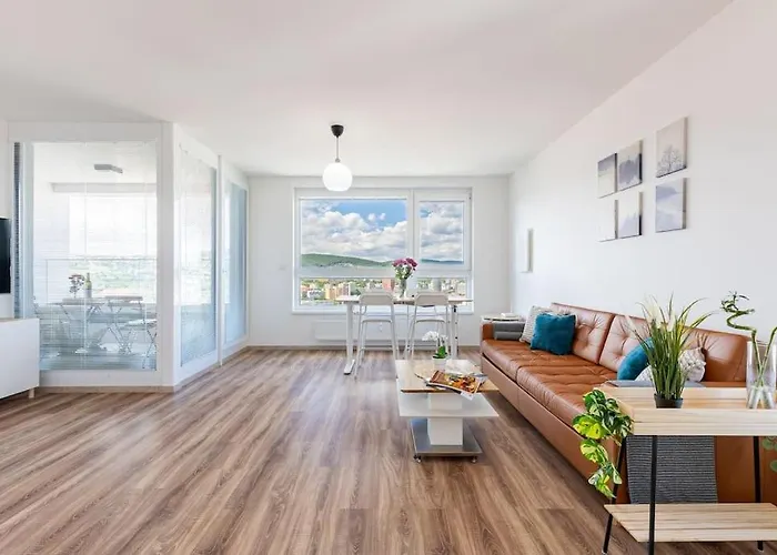 Panoramic View Close To Hockey Stadium Apartmán