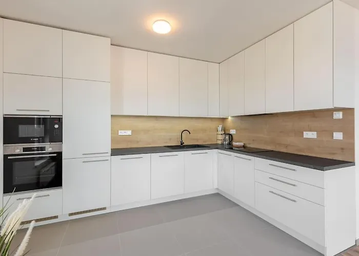 Apartment Panoramic View Close To Hockey Stadium *