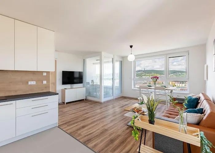 Panoramic View Close To Hockey Stadium Apartment